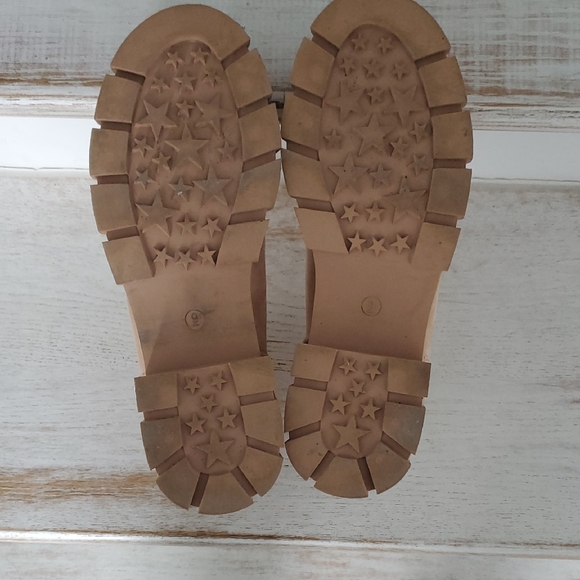 Chic Tan Ankle Boots - Picture 5 of 5